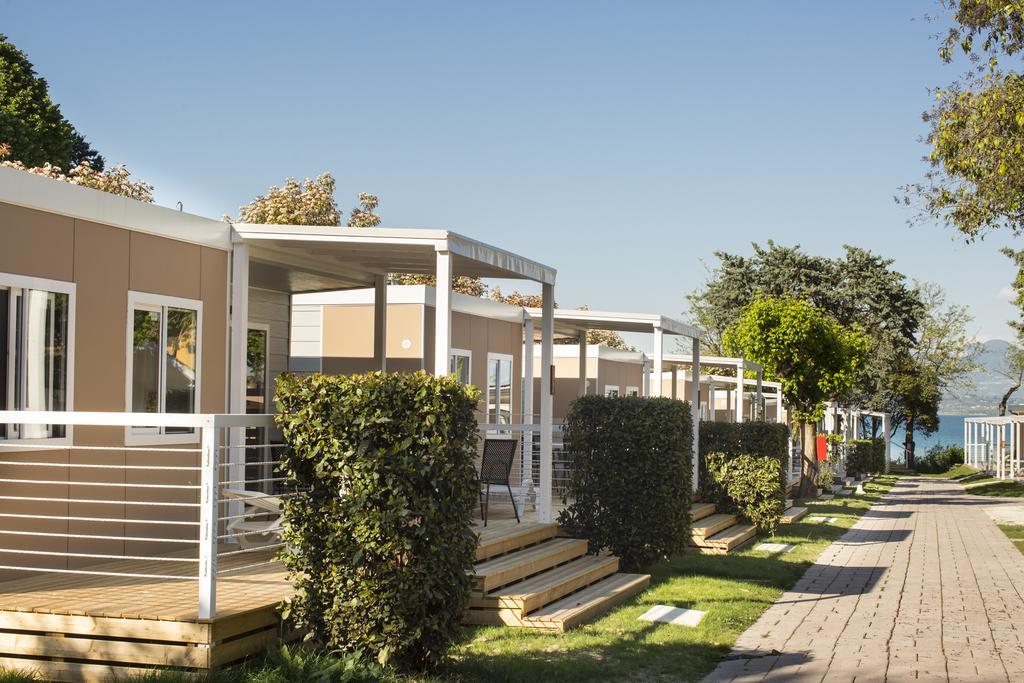 Camping Bergamini Hotell Peschiera del Garda Exteriör bild